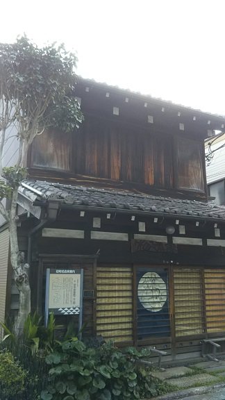朝倉彫塑館通りの木造古民家